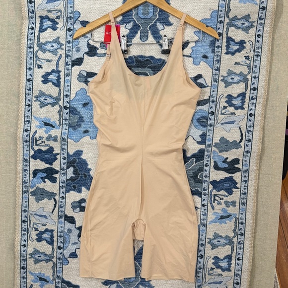 Spanx Thinstincts Open Bust Mid-Thigh Bodysuit Soft Nude XL - Picture 6 of 12